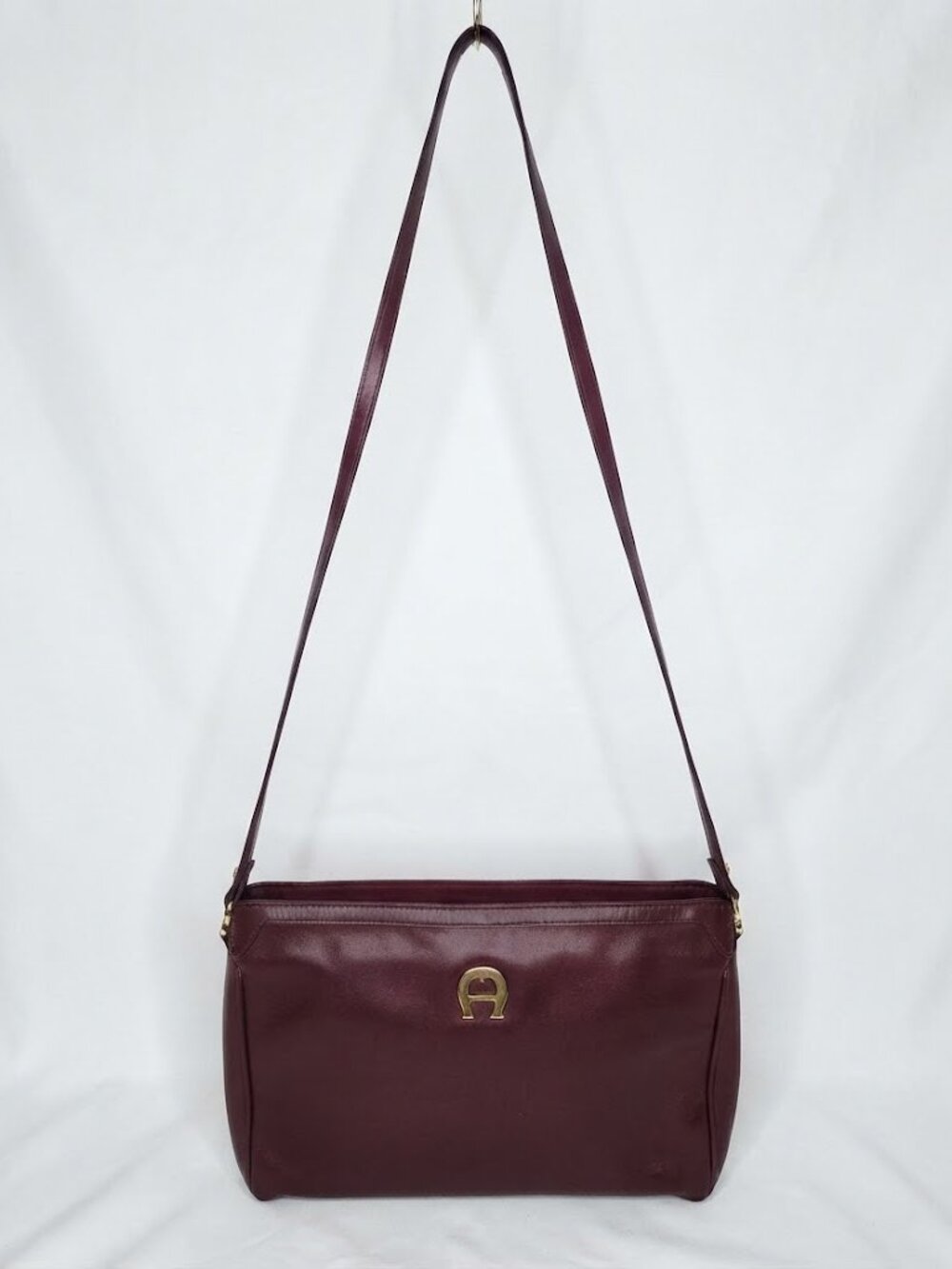 VTG 80's Etienne Aigner Oxblood Leather Shoulder Bag Horseshoe Logo Quiet Luxury